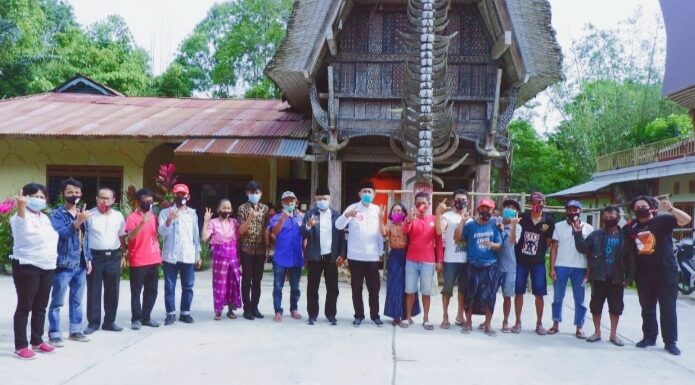 Albertus Patarru dan John Diplomasi