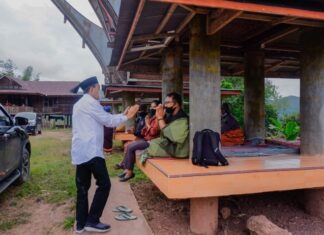 Albertus Patarru dan John Diplomasi