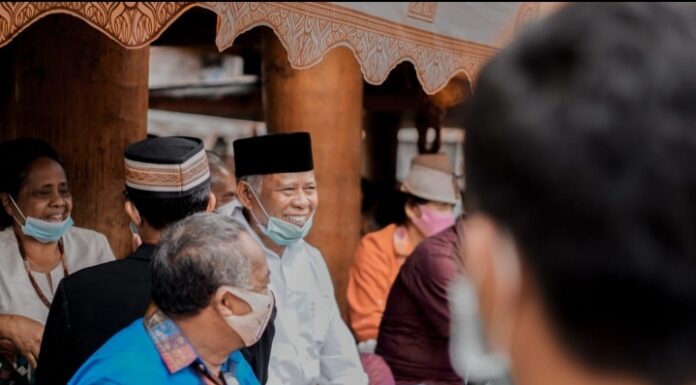 Albertus Patarru dan John Diplomasi