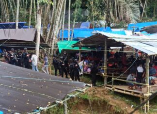 Personil Polres Toraja Utara Bubarkan Giat Adu Kerbau