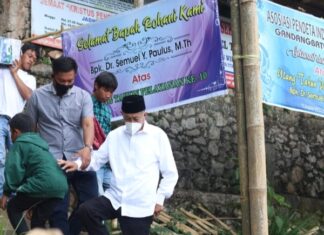 Albertus Patarru dan John Diplomasi