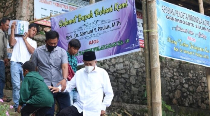 Albertus Patarru dan John Diplomasi