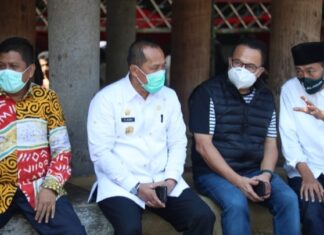 Albertus Patarru dan Komisaris Utama PT Telkom Indonesia