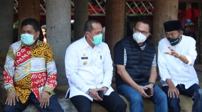 Albertus Patarru dan Komisaris Utama PT Telkom Indonesia