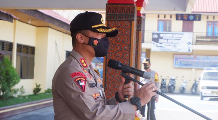 Jaga Situasi Kondusif Selama Proses Hitung Suara, Kapolres Tator Apresiasi Personilnya Kapolres Tana Toraja Sarly Sollu