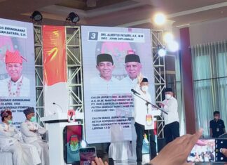 Albertus Patarru dan John Diplomasi