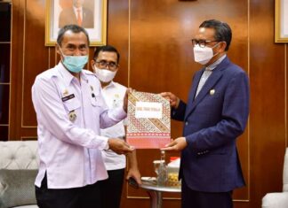 Sekda Samuel Tande Bura terima SK Plh dsri Gubernur Sulawesi Selatan Prof Nurdin Abdullah