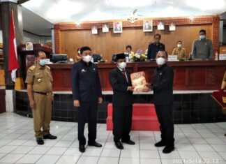 Bupati Toraja Utara Yohanis Bassang