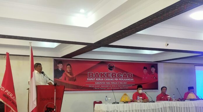 Bupati Tana Toraja Theofilus Allorerung