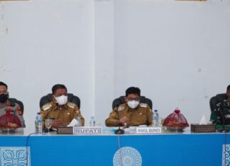 Bupati Toraja Utara Yohanis Bassang