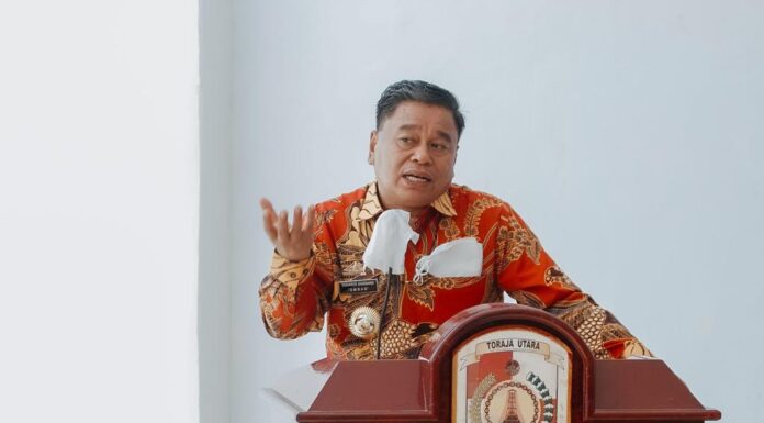 Bupati Toraja Utara Yohanis Bassang