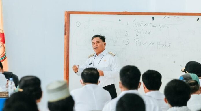 Bupati Torut Hadirkan Seluruh Kepala Lembang, Lurah, Camat dan Dusun, Ini Tujuannya Bupati Toraja Utara Yohanis Bassang