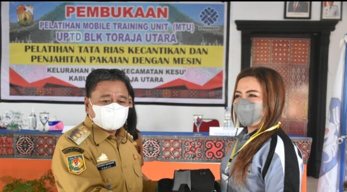 Bupati Toraja Utara Yohanis Bassang