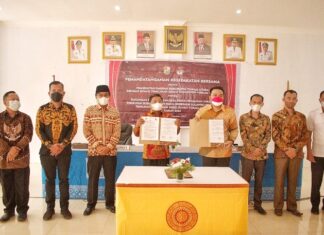 Bupati Toraja Utara Yohanis Bassang