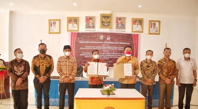 Pemda Torut Tandatangan MOU dengan KPU Toraja Utara Bupati Toraja Utara Yohanis Bassang