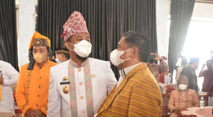 Hadiri HUT Tana Toraja Ke-64, Ombas: Semoga Sinergitas, Kerjasama dan Komunikasi Terus Terjalin Bupati Ombas Bersama Plt Gubernur Andi Sudirman Sulaiman