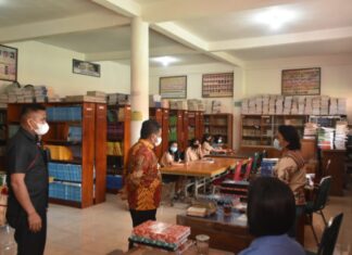 Bupati Toraja Utara Yohanis Bassang