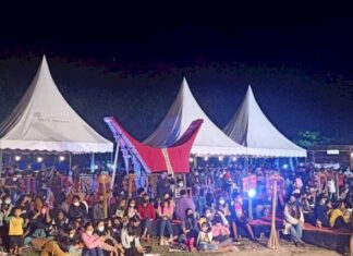 Kerumunan di Toraja higland festival