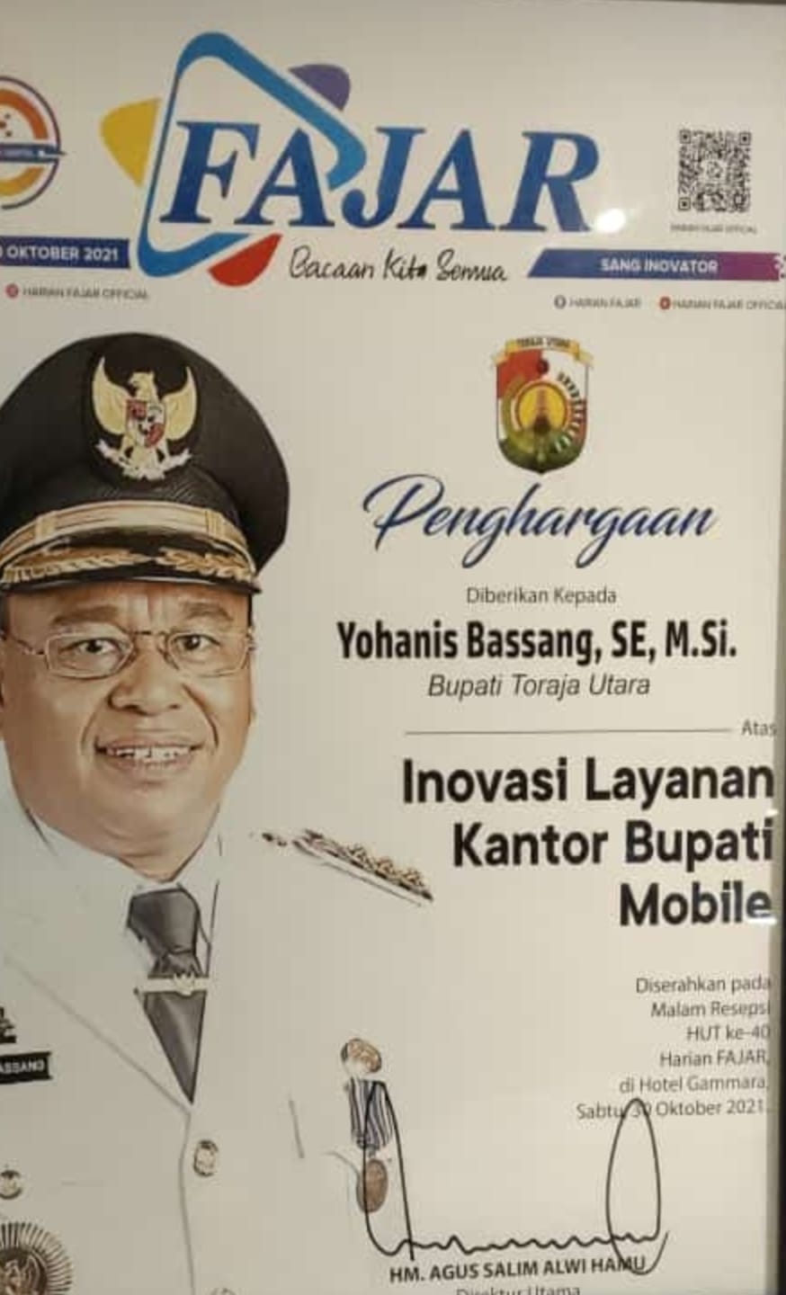 Inovasi 'Kantor Bupati Mobile', Bupati Torut Terima Penghargaan di HUT Fajar ke-40