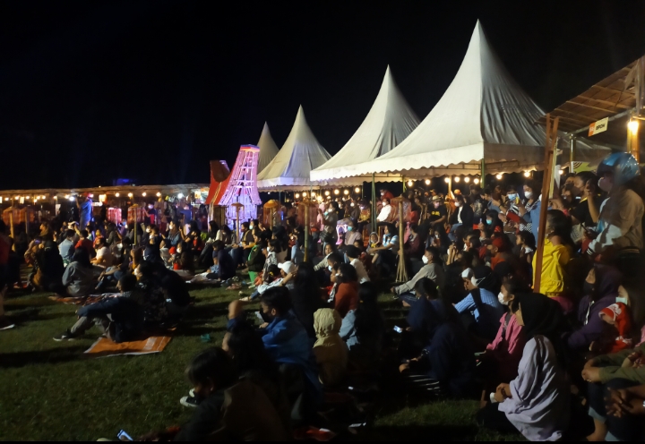 Penutupan Toraja Highland Festival Diduga Acuhkan Prokes, Ribuan Pengunjung Berdempetan